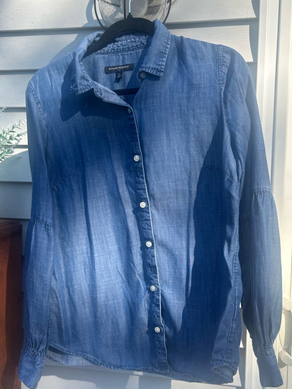 Banana Republic Chambray Denim Button Down Smocked Sleeve M